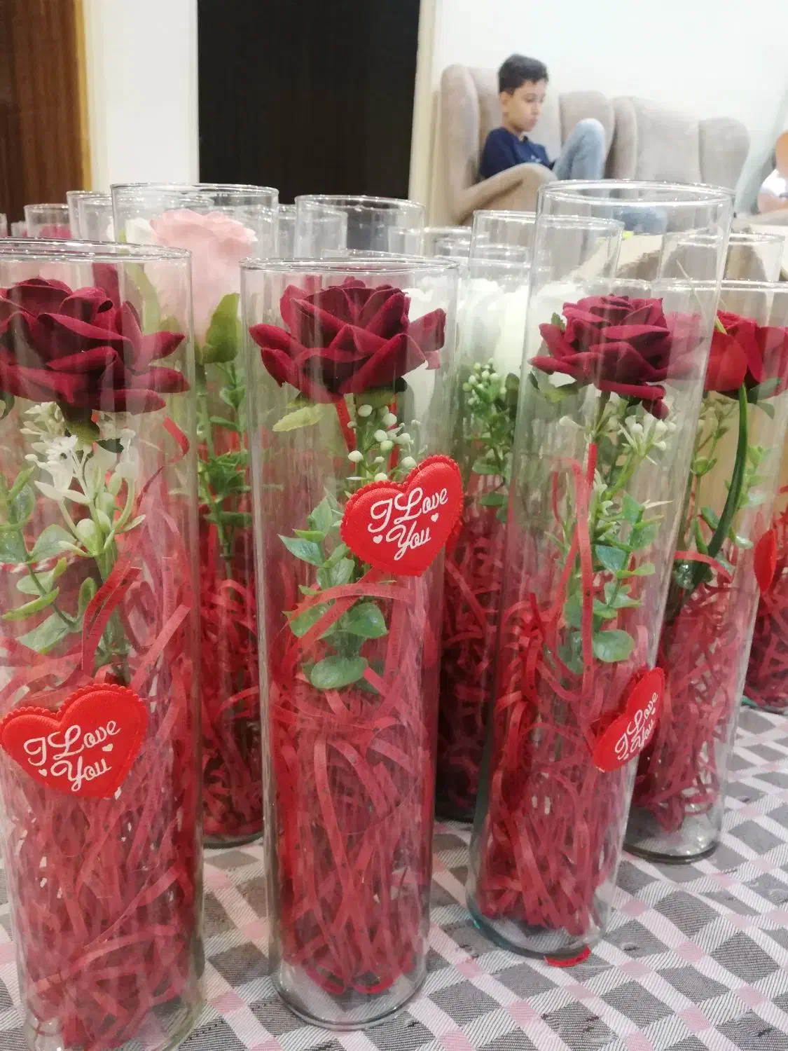 گل مصنوعی با گلدانهای شیشه ای استوانه ای|گل مصنوعی|تهران, یافت آباد جنوبی|دیوار