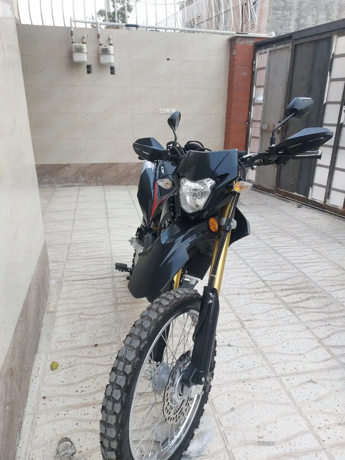 تریل عروسک|موتورسیکلت|برخوار, |دیوار