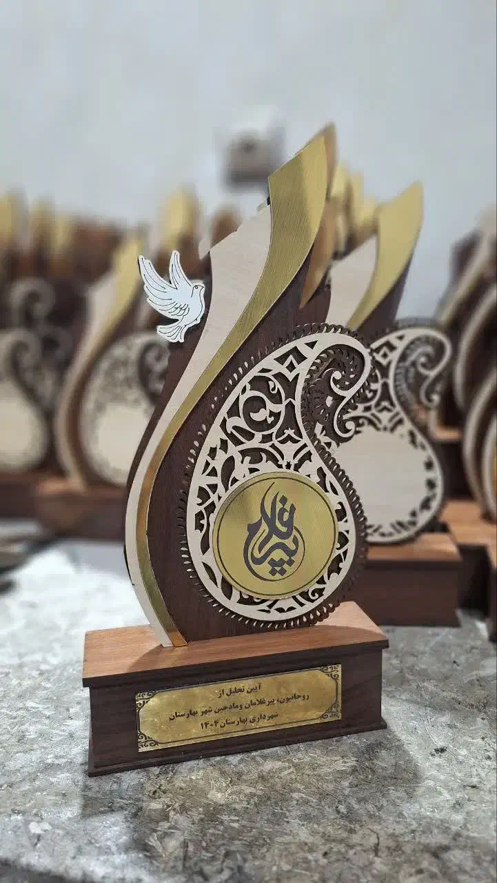 تندیس اختصاصی پلکسی چوبی|مجسمه، تندیس، ماکت|تهران, بلوار کشاورز|دیوار