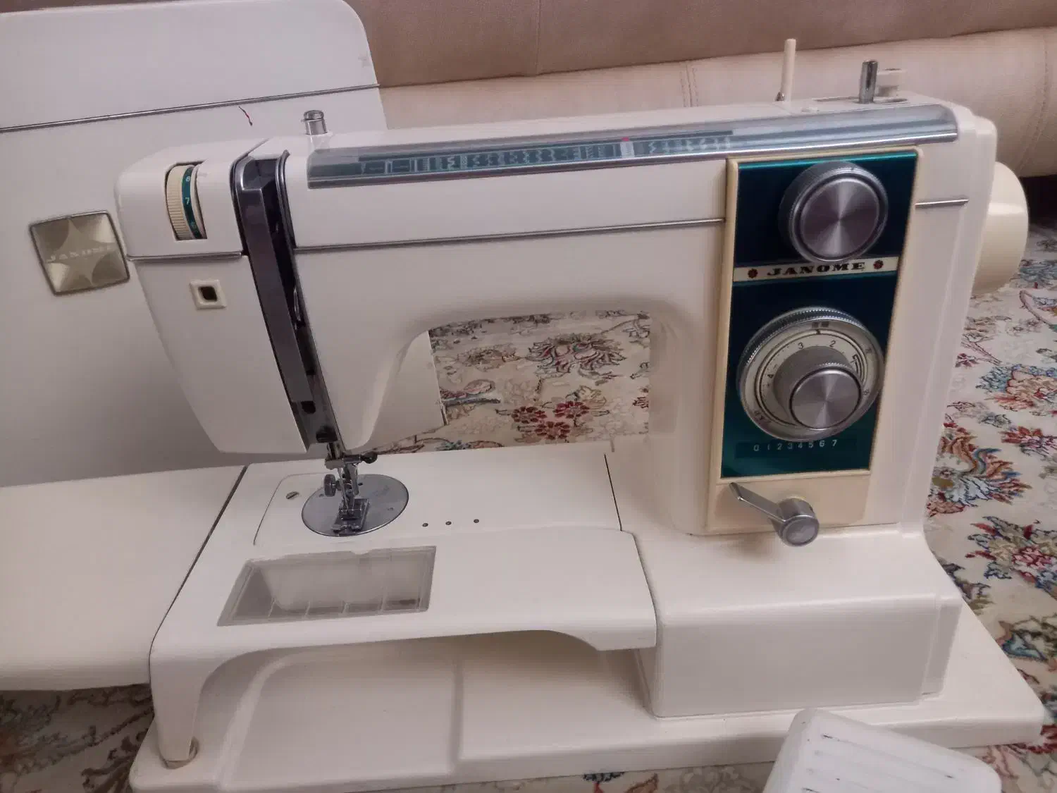 چرخ خیاطی ژانومه ۸۱۳|چرخ خیاطی و ریسندگی|مشهد, کوثر|دیوار