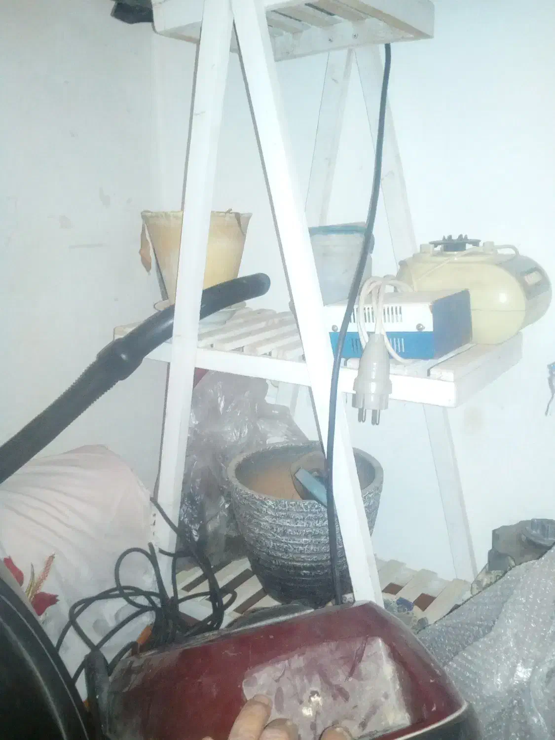 پایه گلدان سفید|گل مصنوعی|قوچان, |دیوار