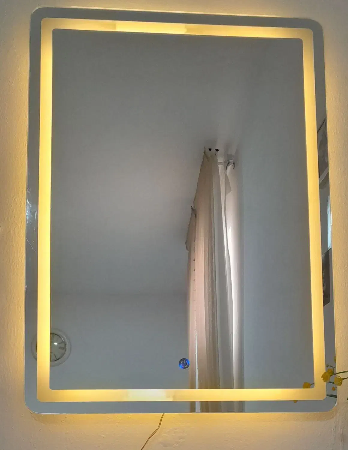 آینه|آینه|ملک‌آباد, |دیوار