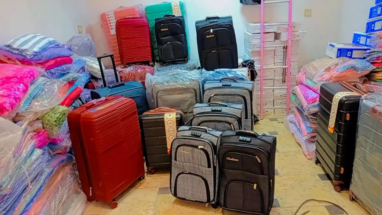 چمدان درجه یک|کیف، کفش، کمربند|بروجرد, |دیوار