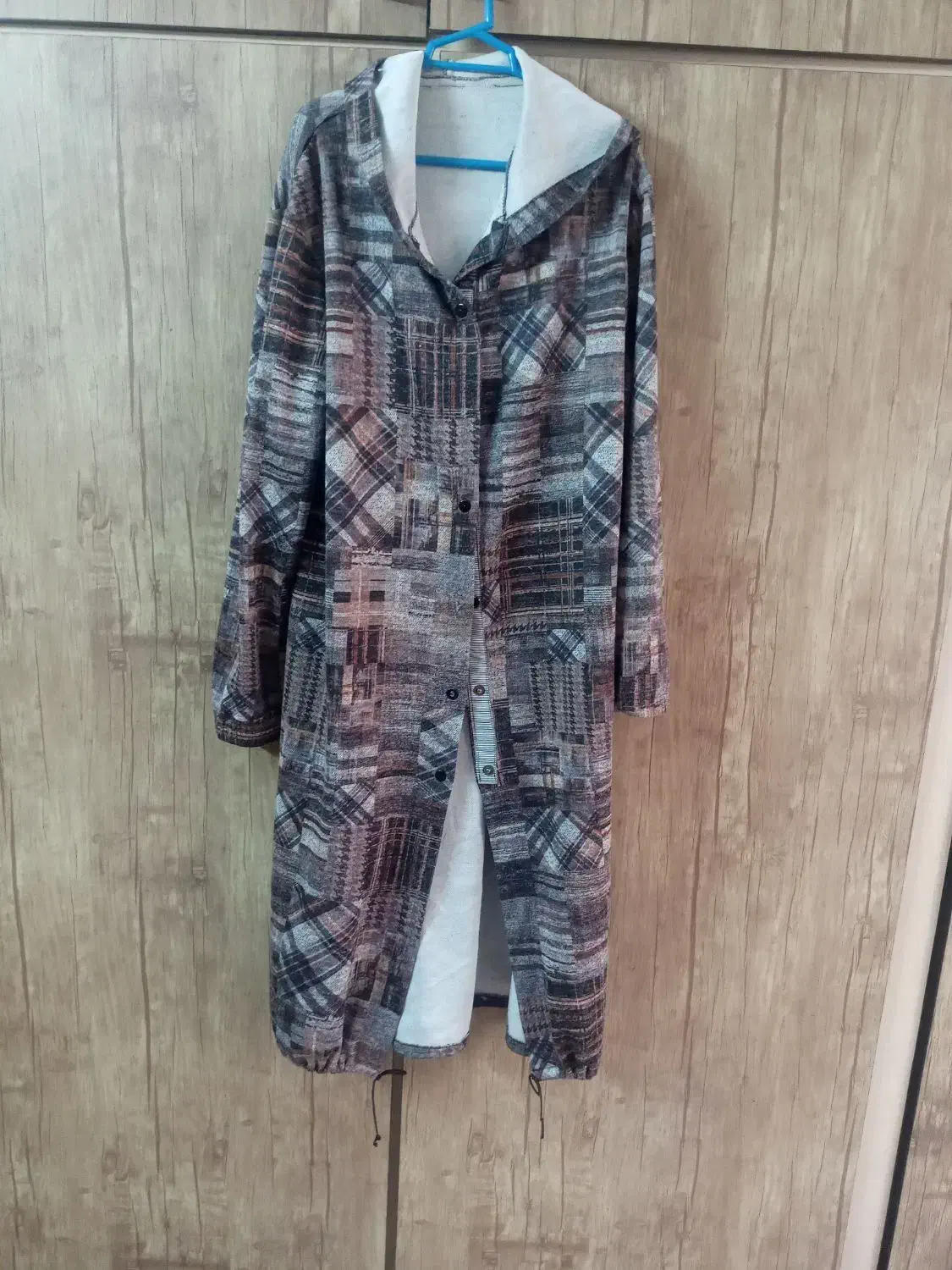 لباس زمستانی|لباس|اصفهان, سرشبادران|دیوار