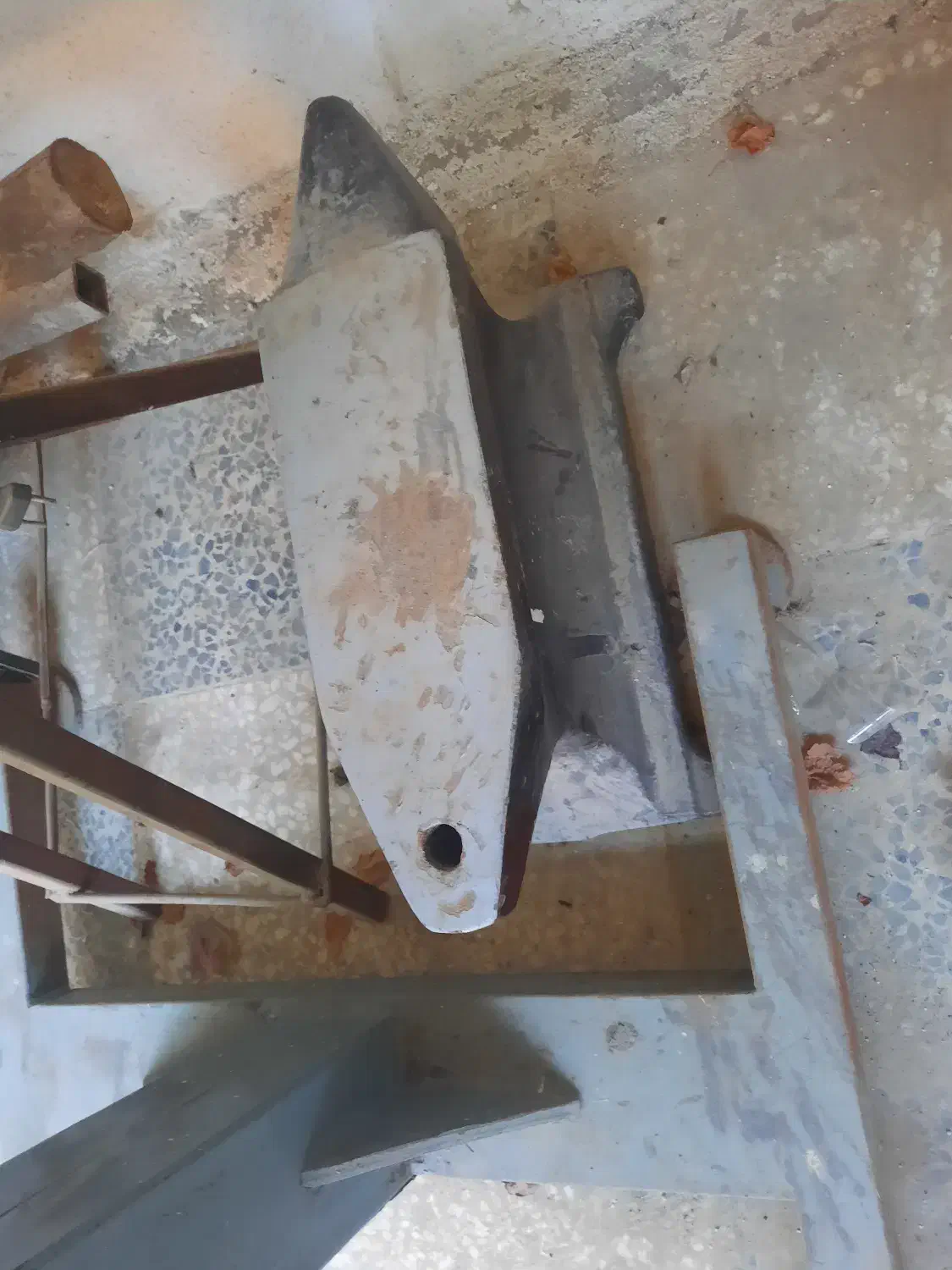 سندان آهنگری|ابزارآلات|گنبد کاووس, |دیوار