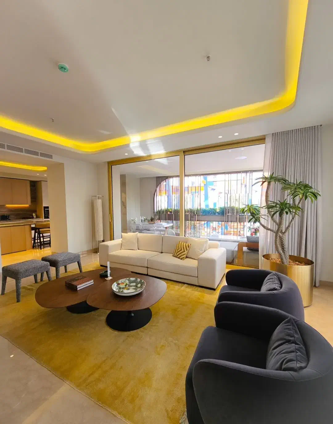 ۳۳۰متر * ۴ خواب * فرنیش  *  مروارید در سعادت اباد