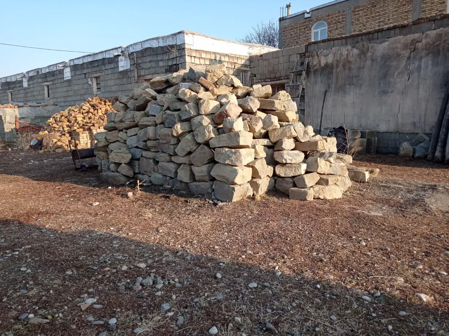 سنگ پی . ادرس مرگور ، روستای برازان|مصالح و تجهیزات ساختمان|سیلوانه, |دیوار