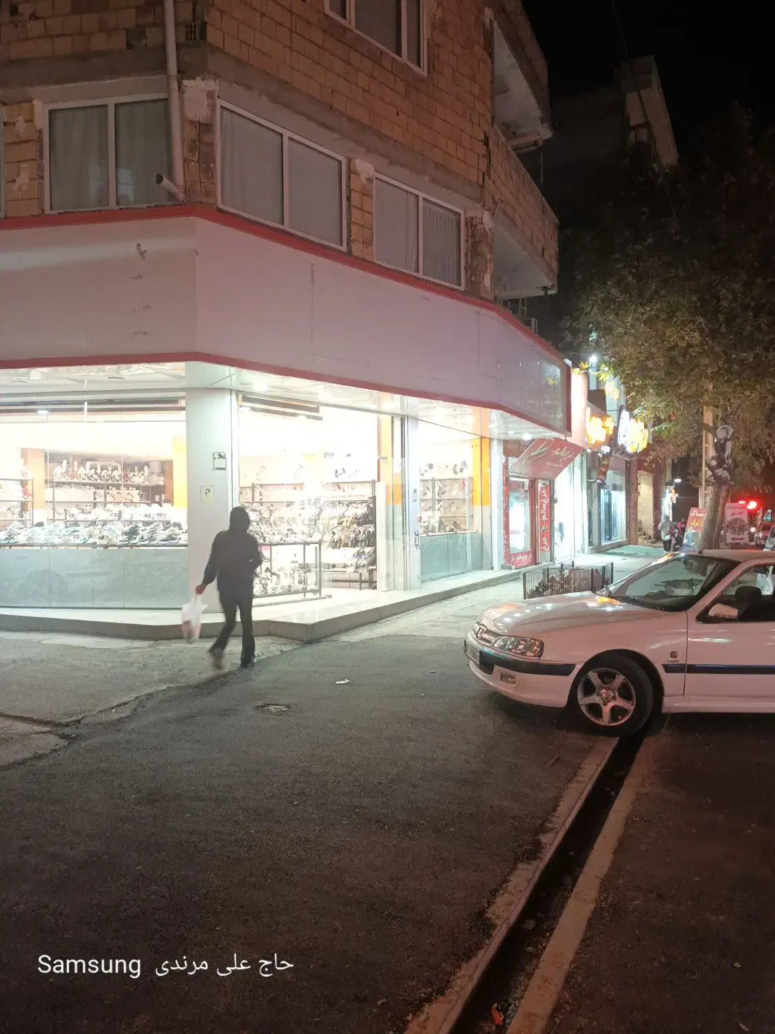 مشارکت در فروش پوشاک تولیدی‌های تبریز و ارومیه|اجارهٔ مغازه و غرفه|ارومیه, |دیوار