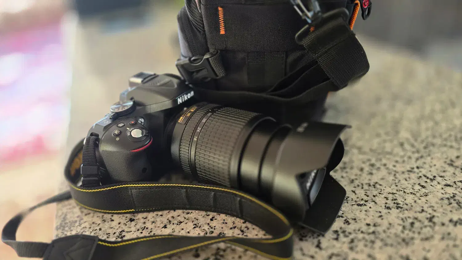 دوربین Nikon D5300 به همراه لنز 140-18 میلی مترVR|دوربین عکاسی و فیلم‌برداری|شیراز, سیاه سنگ|دیوار