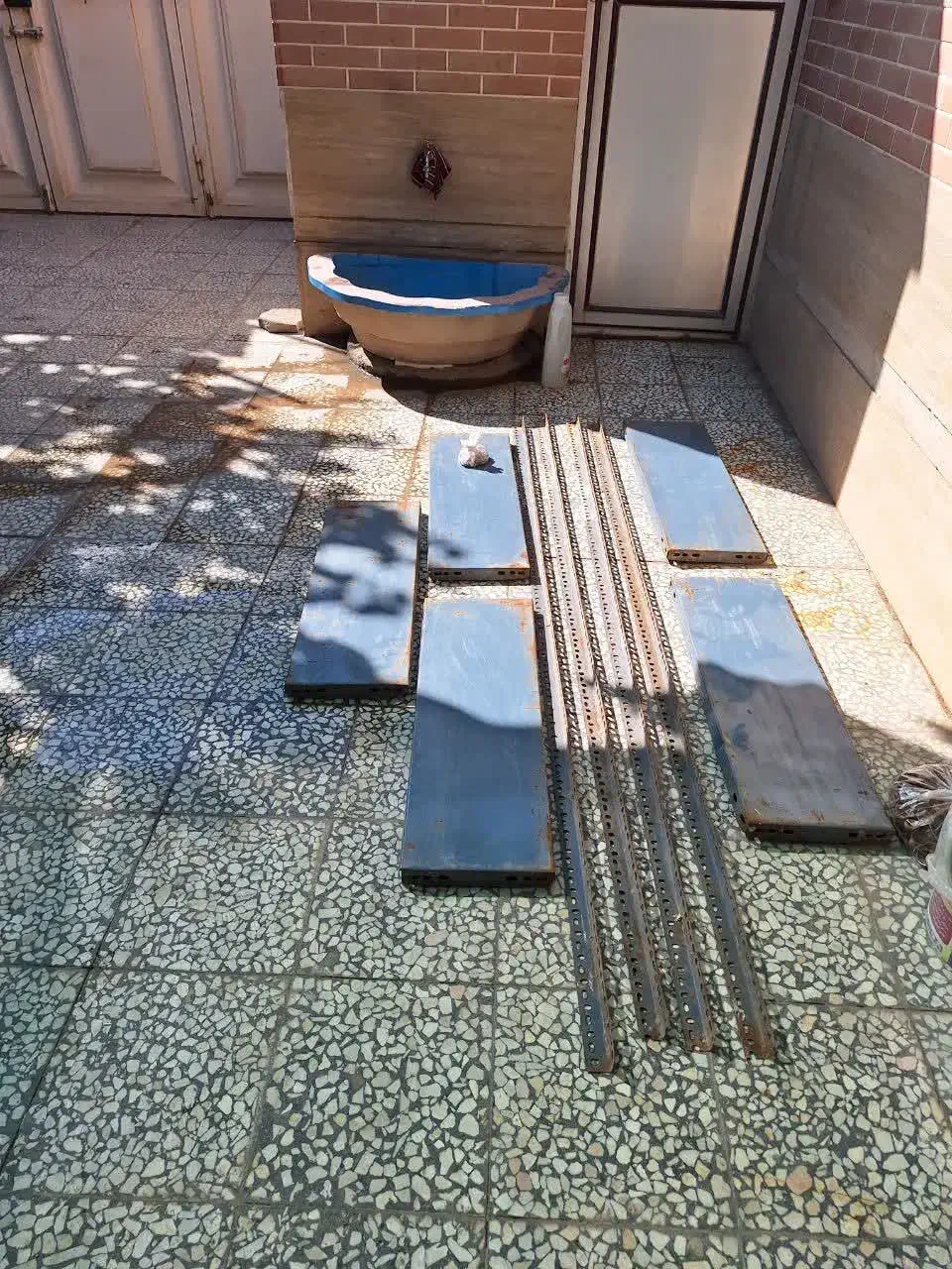 قفسه دیواری فلزی|کتابخانه، شلف، قفسه‌های دیواری|کاشان, ولیعصر|دیوار