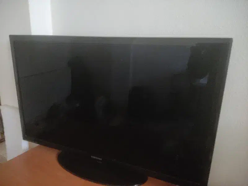 تلویزیون 40اینچ ال ای دی سامسونگ|تلویزیون و پروژکتور|برخوار, |دیوار