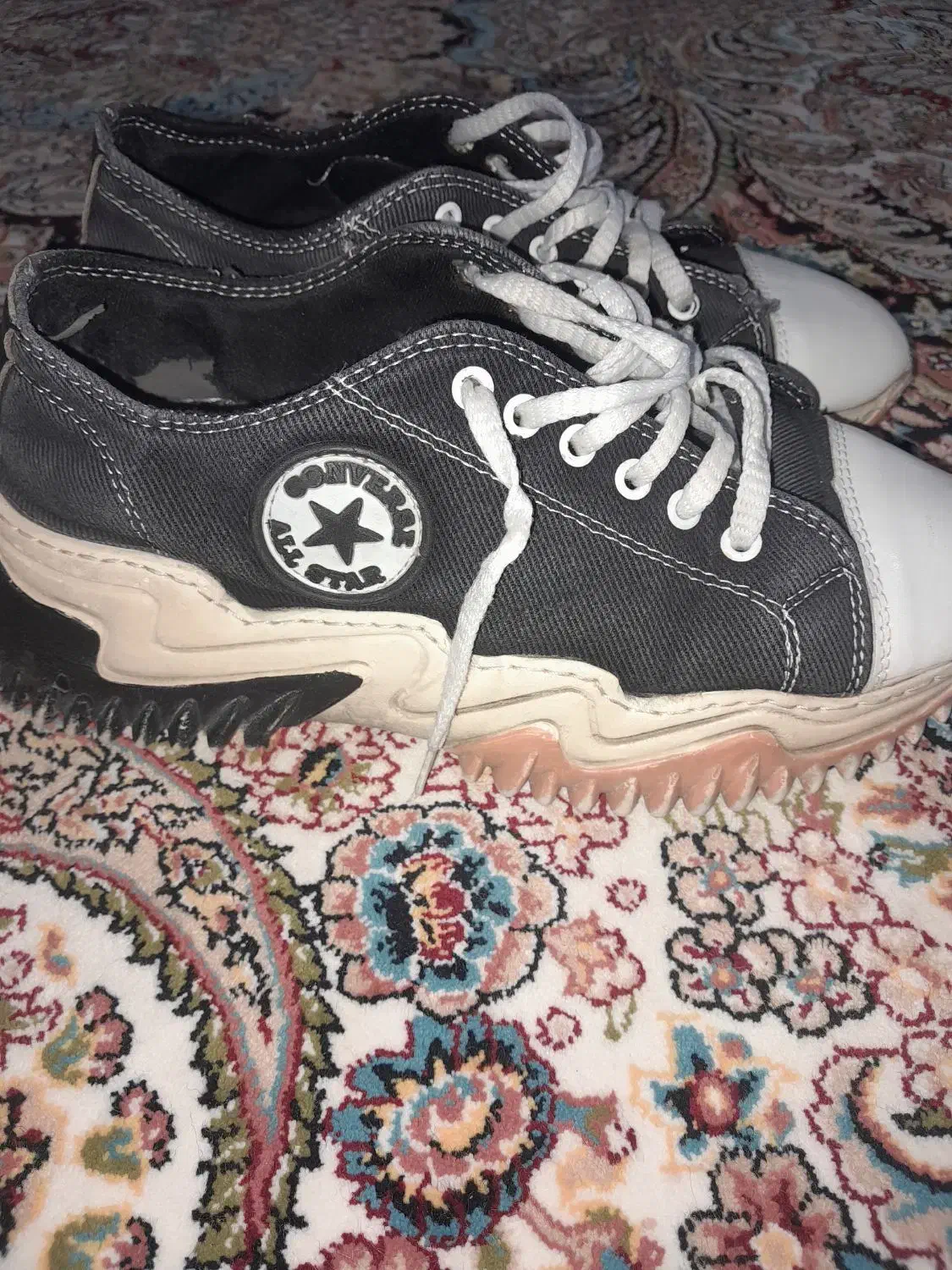 کفش|کیف، کفش، کمربند|نیشابور, سرآب کوشک|دیوار