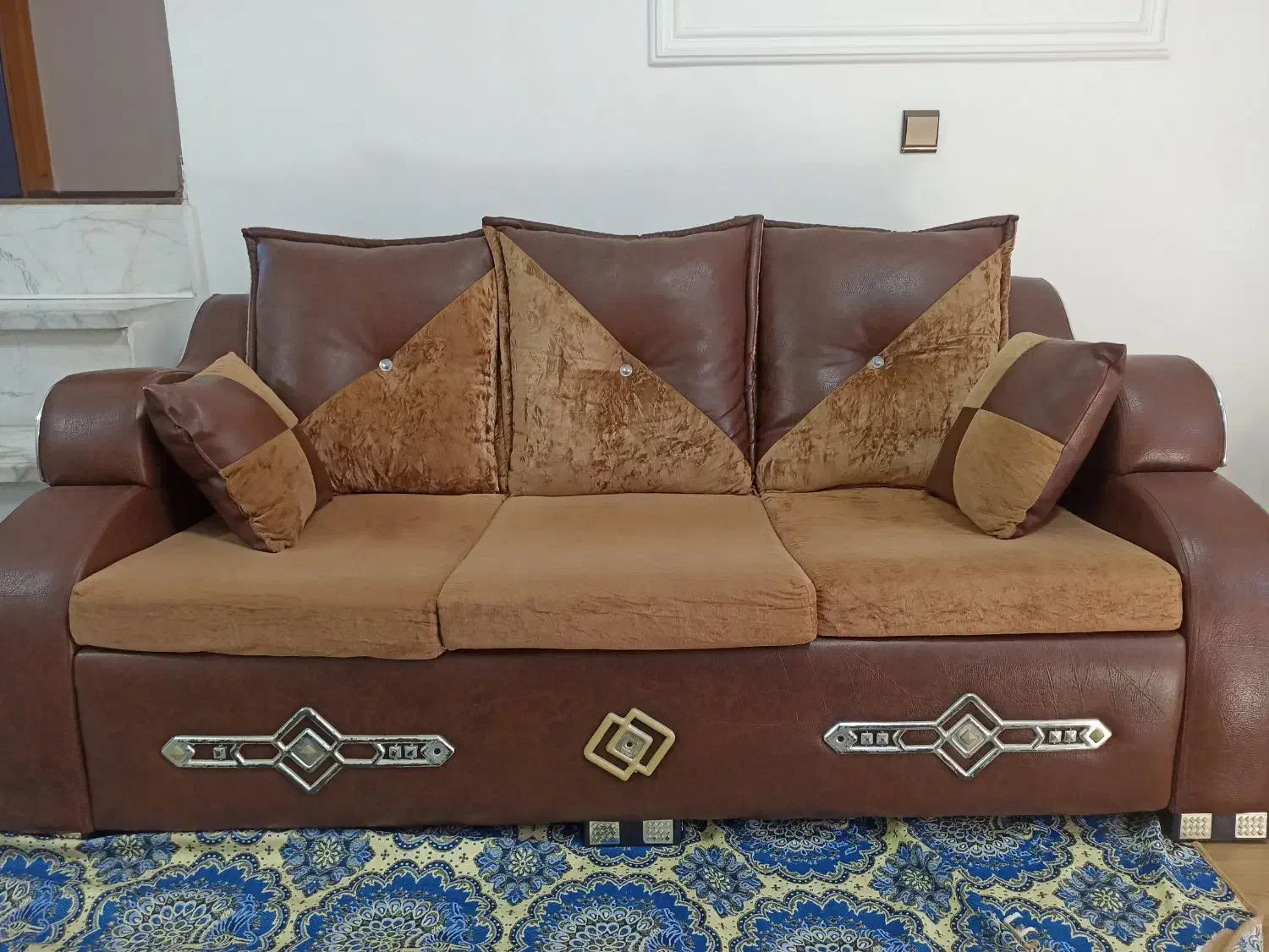 مبل چرم|مبلمان خانگی و میز عسلی|رشت, جانبازان|دیوار