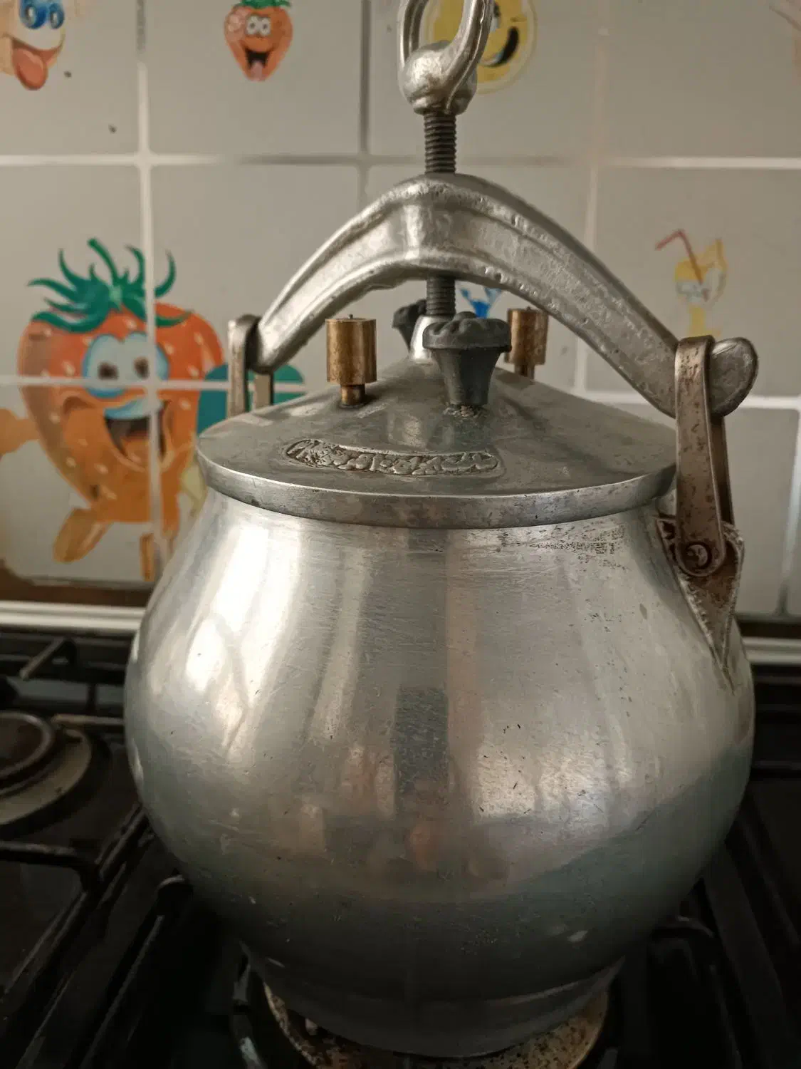 زود پز|ظروف پخت‌وپز|بومهن, |دیوار