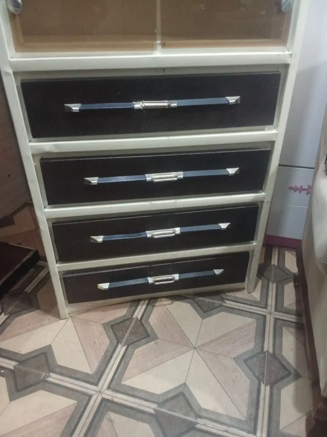 ویترین فلزی|جاکفشی، کمد، دراور|شیراز, کوزه گری|دیوار