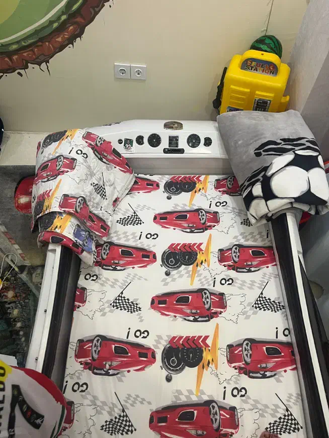 تخت ماشینی مدل پورشه|تخت و سرویس خواب|هشتگرد, فاز ۳ مهستان|دیوار