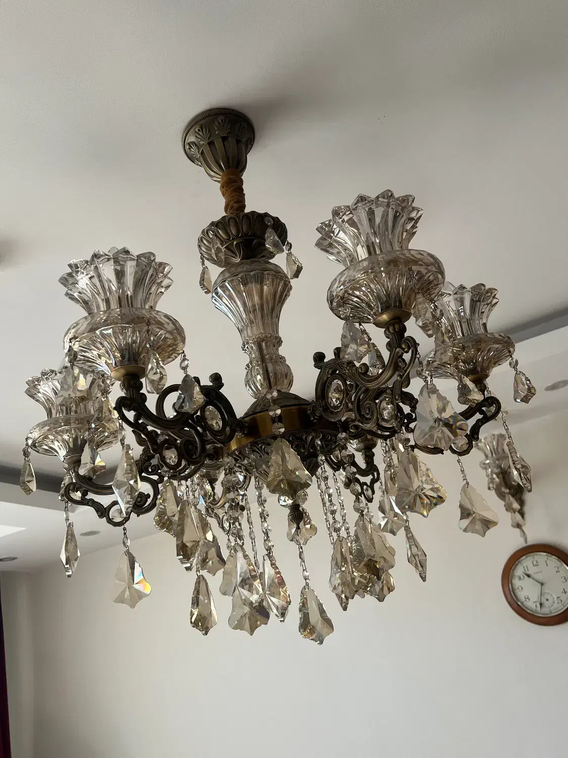 لوستر برنز ۶ شاخه|لوستر و چراغ آویز|اصفهان, باغ زرشک|دیوار