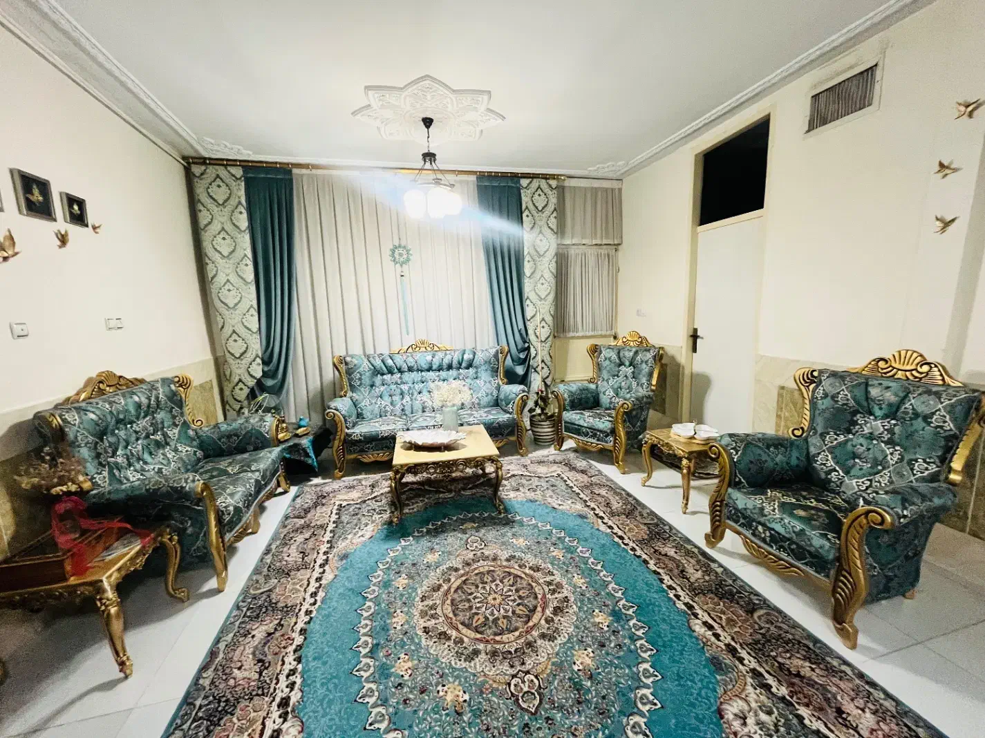 مبل سلطنتی چوب واقعی کاملا نو|مبلمان خانگی و میز عسلی|قرچک, باقرآباد|دیوار