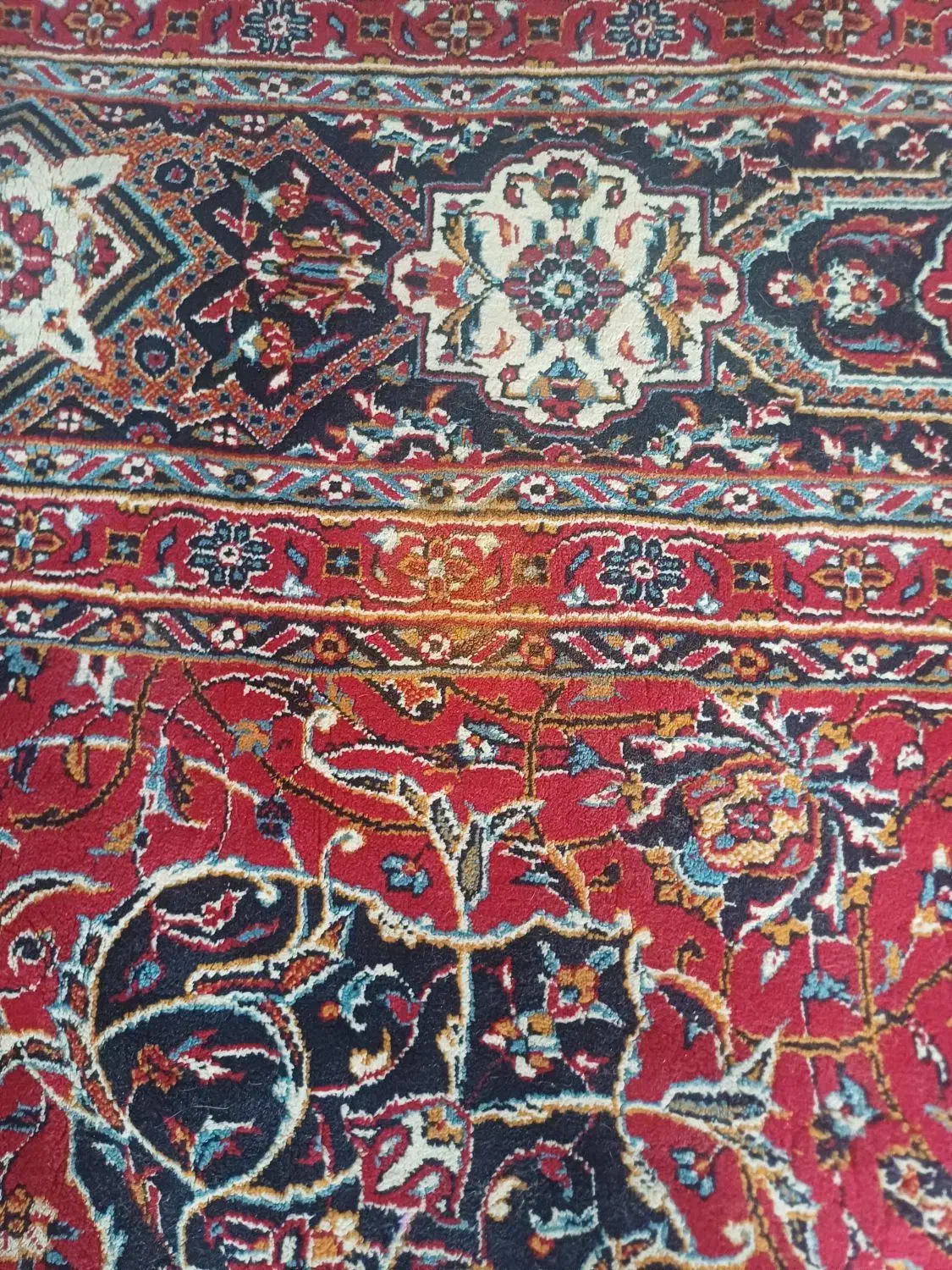 فرش قرمز با طرحی متفاوت سالم|فرش|خرم‌آباد, |دیوار