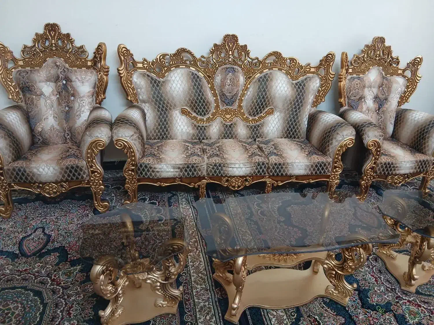 مبلمان سلطنتی ۷ نفره|مبلمان خانگی و میز عسلی|اصفهان, فرودگاه شهید بهشتی|دیوار