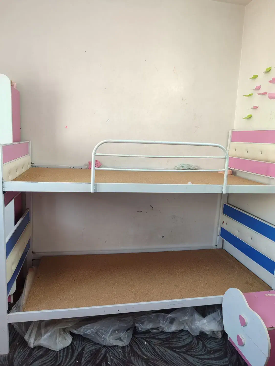 تخت دو طبقه جنس قوی و محکم|تخت و سرویس خواب|گلبهار, شهر جدید گلبهار|دیوار