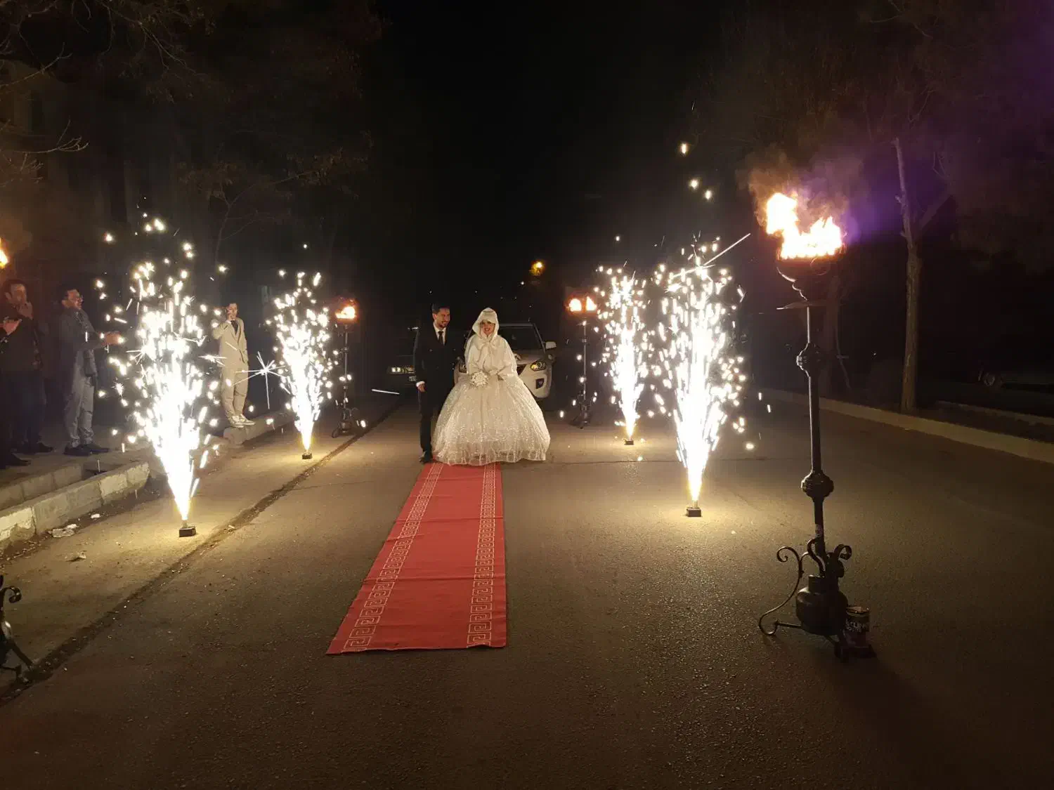 اجاره باند پروژکتور ریسه رقص نور مشعل فرش قرمز|خدمات پذیرایی، مراسم|زنجان, |دیوار