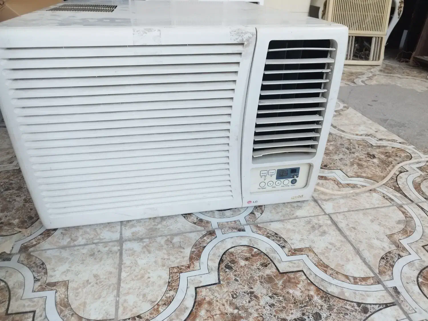 کولر گازی پشت پنجره ای ال جی موتور بزرگ 19000|کولر گازی و فنکوئل|مشهد, انقلاب|دیوار