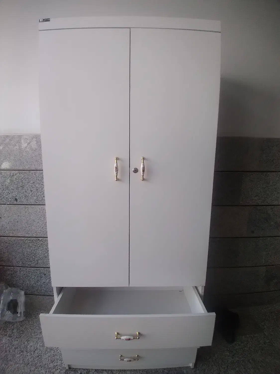 کمد سفید دو در و سه کشو دراوری|جاکفشی، کمد، دراور|کرج, عظیمیه|دیوار