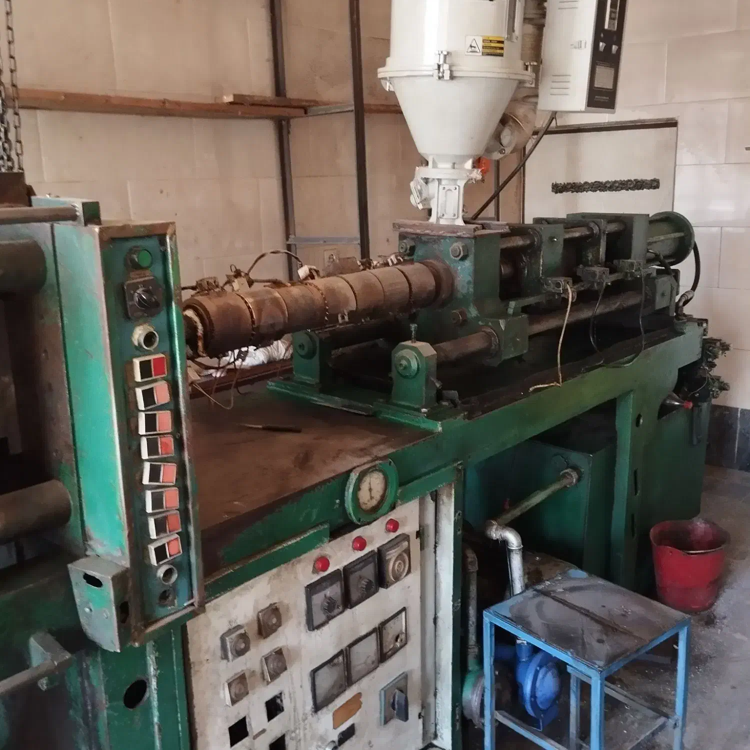 دستگاه تزریق پلاستیک ۲۵۰ گرمی|ماشین‌آلات صنعتی|شبستر, |دیوار