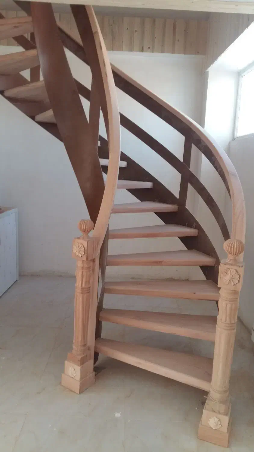 اجرای تخصصی پله گرد، کف پله چوبی و نرده چوبی|خدمات پیشه و مهارت|قرچک, محمد آباد|دیوار