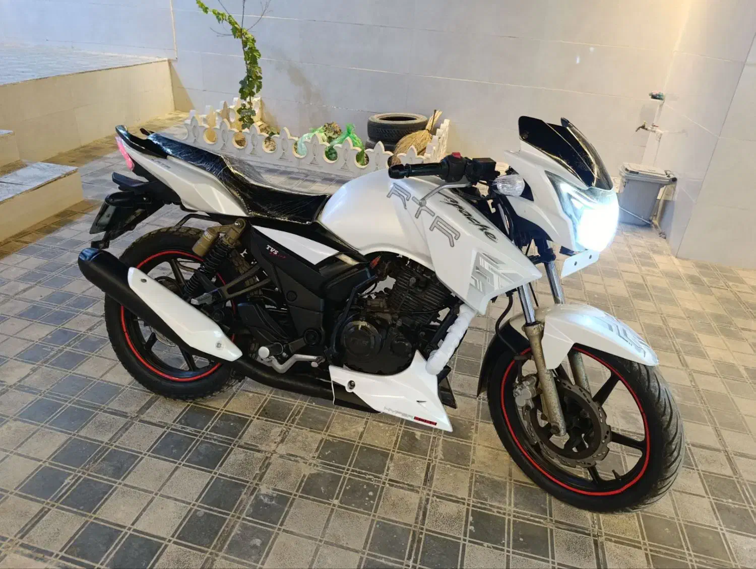 هندا و آپاچی مدل92و180سی سی درحد|موتورسیکلت|تربت‌حیدریه, چهارراه خواف|دیوار