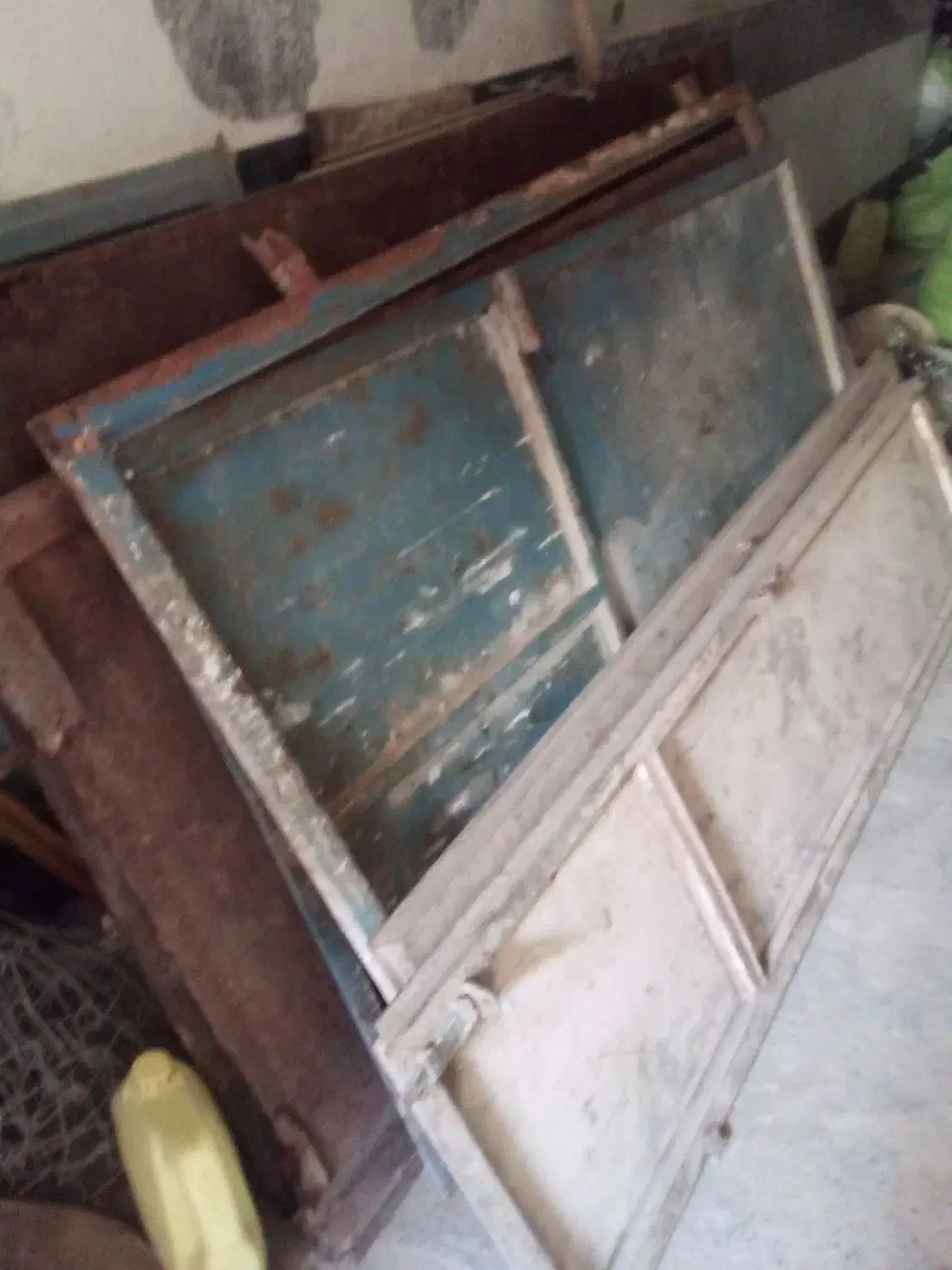 در حیاط درخانه پنجره|مصالح و تجهیزات ساختمان|تربت جام, خیرآباد|دیوار