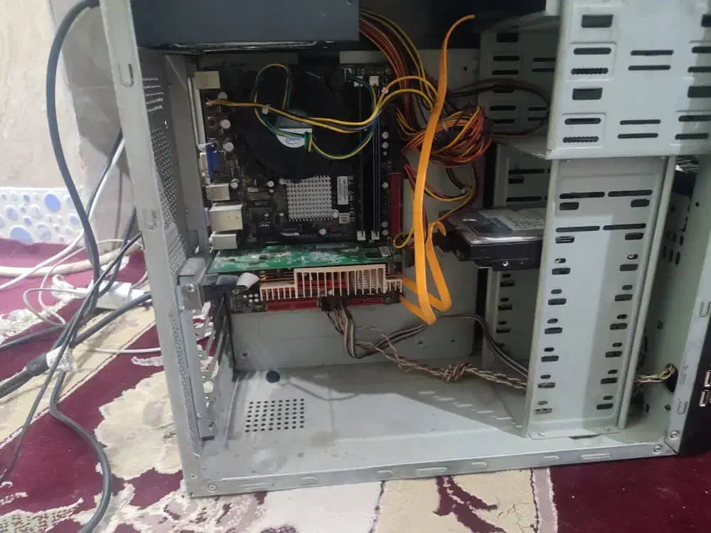 سلام یک عدد مانیتور و کیس با کیبوردوموس|رایانه رومیزی|قم, شاه ابراهیم|دیوار