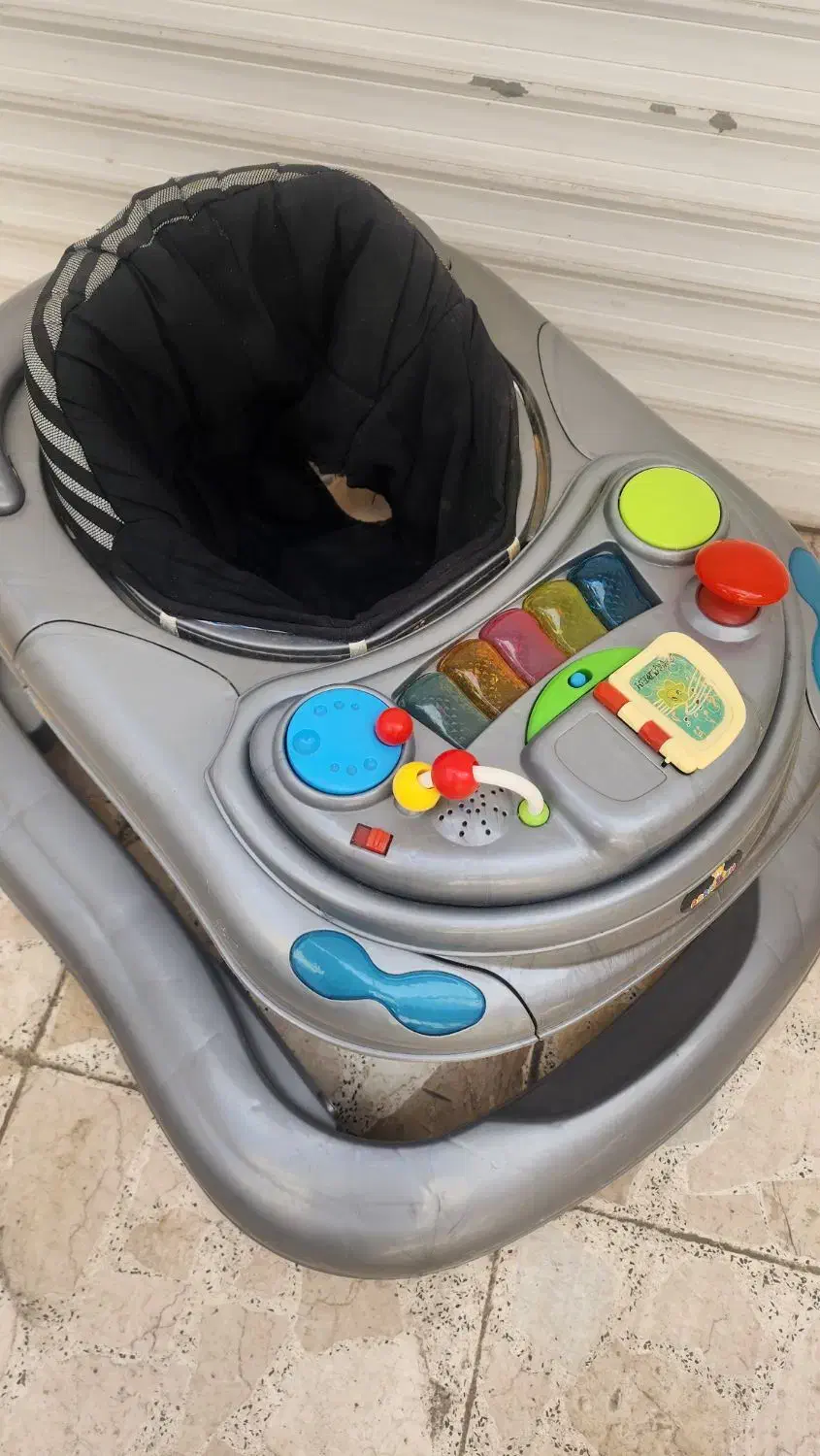 روروئک|کالسکه و لوازم جانبی|رشت, فلسطین|دیوار