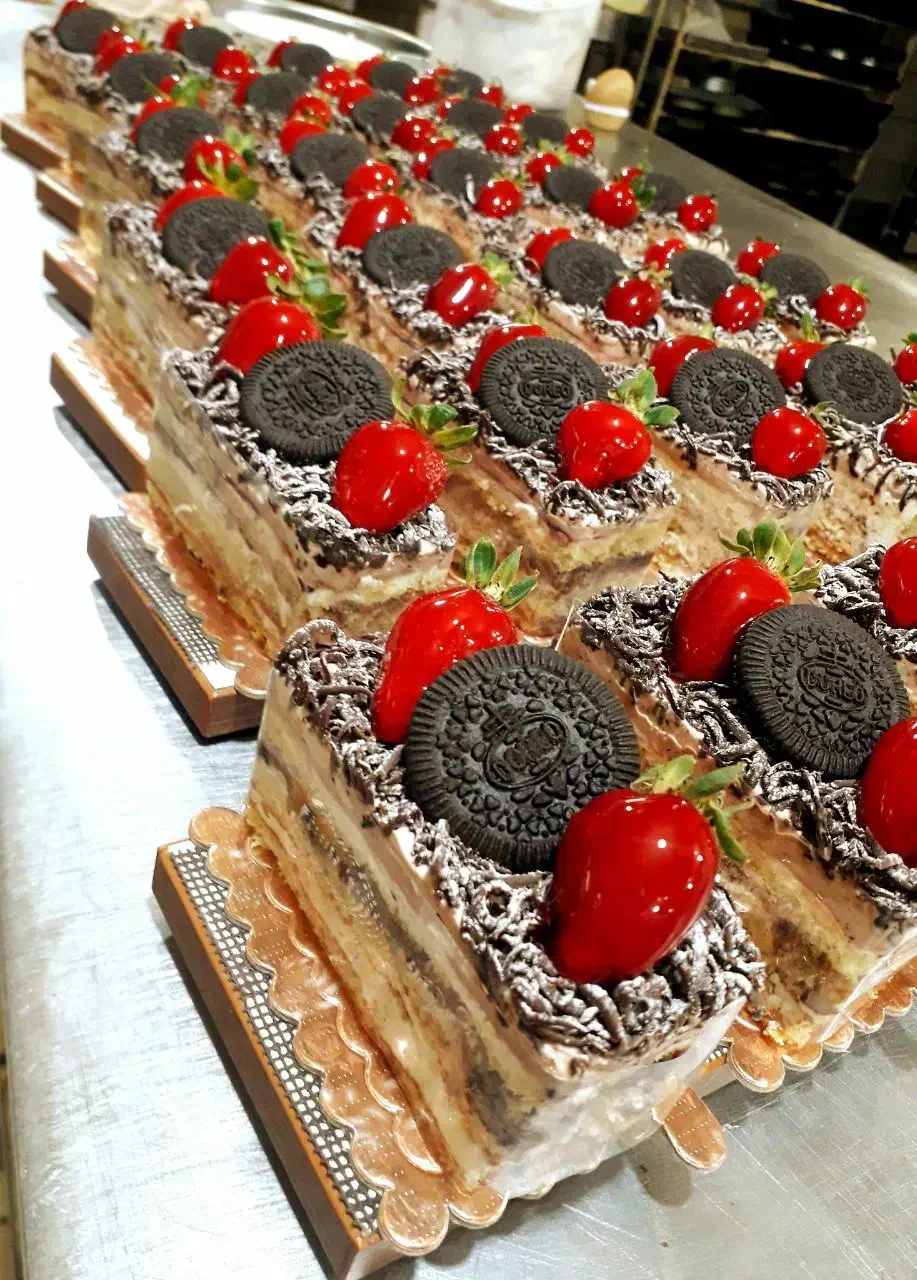 نیروی خانم جهت کار در قنادی|استخدام خدمات فروشگاه و رستوران|یاسوج, |دیوار