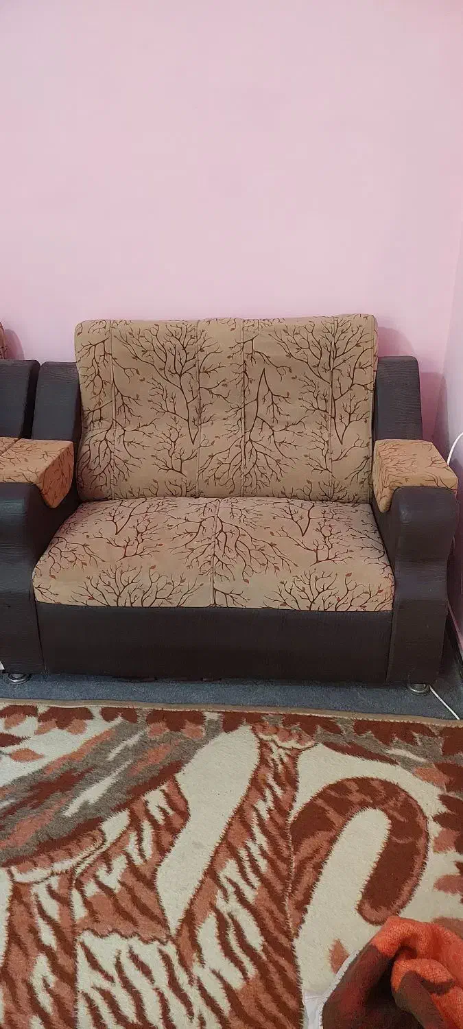دو دست مبل راحتی|مبلمان خانگی و میز عسلی|شیراز, حافظیه|دیوار