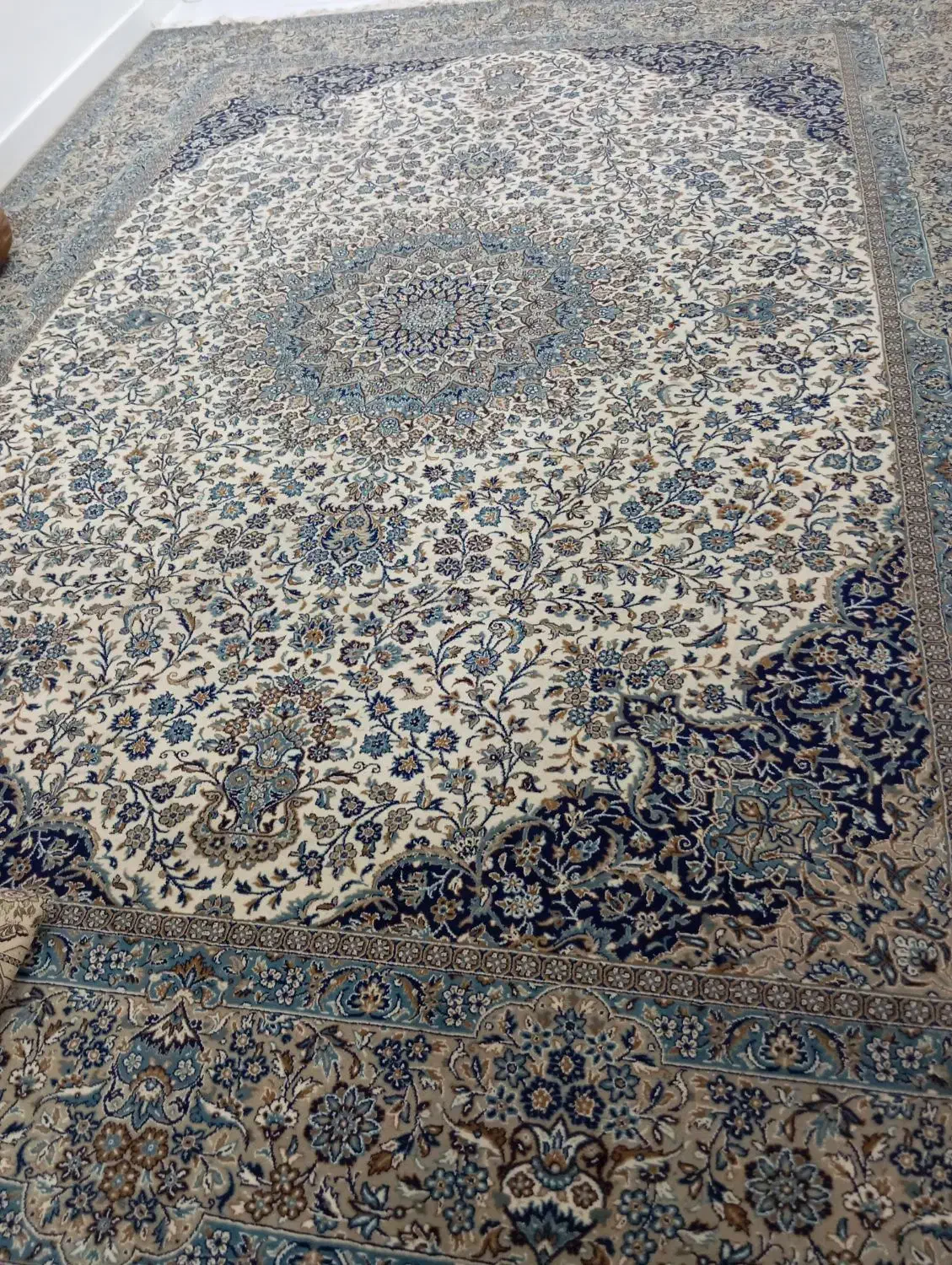 قالی ۷۰۰شانه|فرش|ایذه, |دیوار