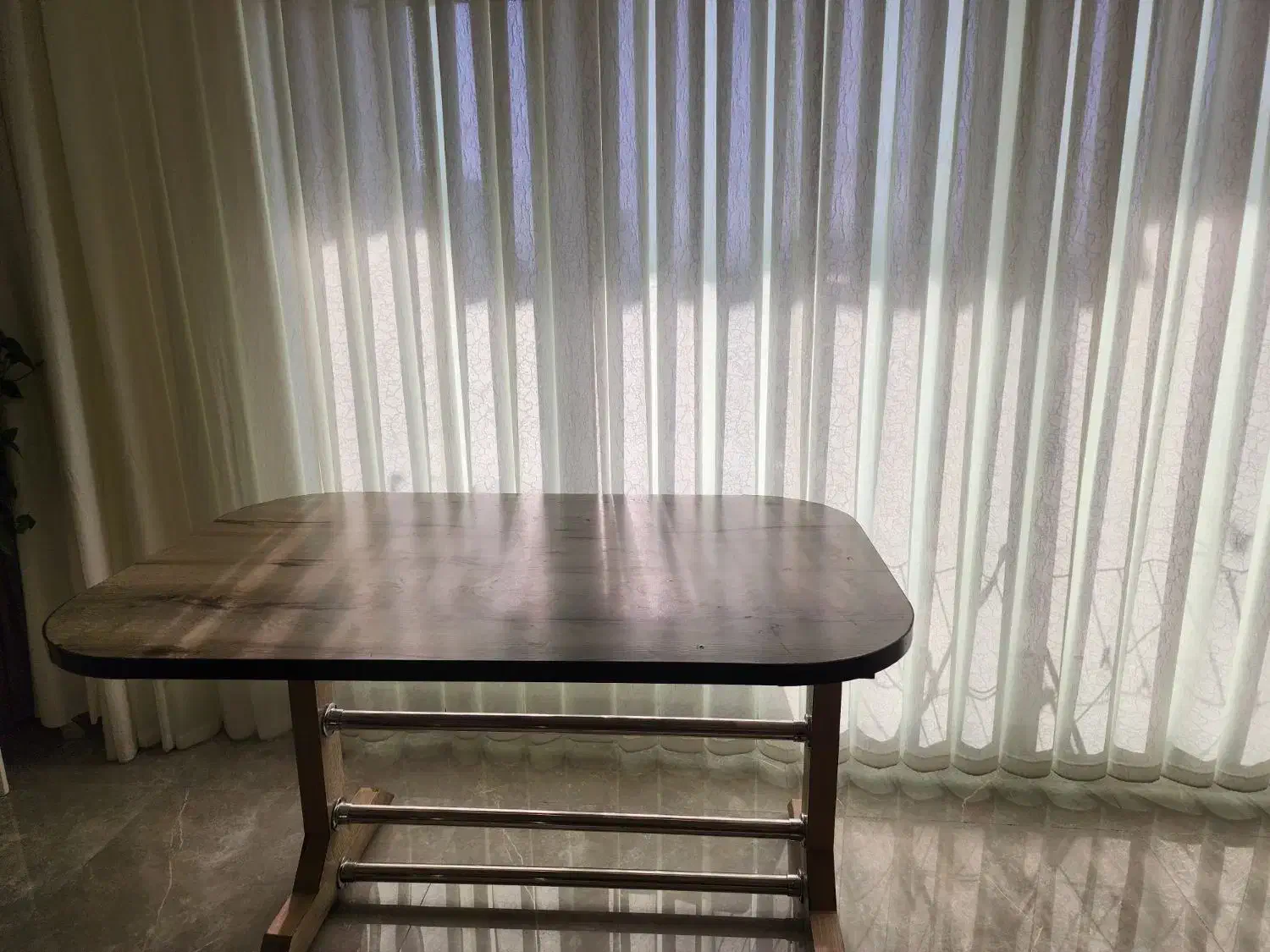 میز کار یا ناهار خوری|میز و صندلی غذاخوری|بروجرد, |دیوار