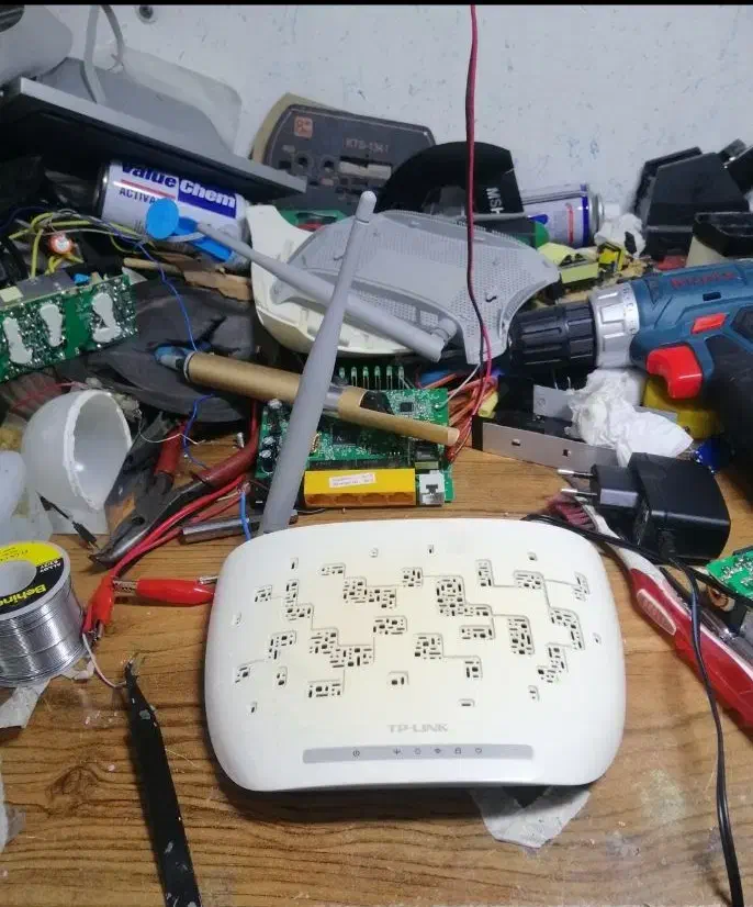 تعمیر آنلاک مودم،تعمیر اسپیکر،تعمیر گیرنده دیجیتال|خدمات پیشه و مهارت|شیراز, ریشمک|دیوار