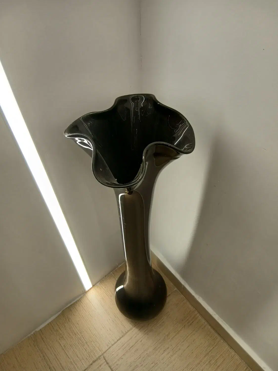 گلدان بزرگ مشکی|صنایع دستی و سایر لوازم تزئینی|رشت, فلسطین|دیوار