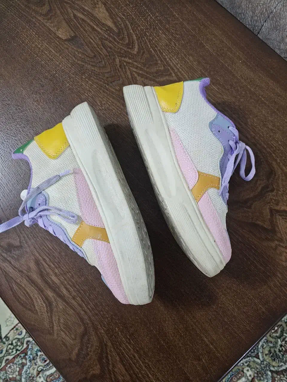 کفش|کیف، کفش، کمربند|گلبهار, شهر جدید گلبهار|دیوار