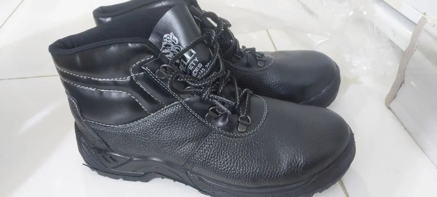 پوتین ایمنی|کیف، کفش، کمربند|سرپل ذهاب, |دیوار