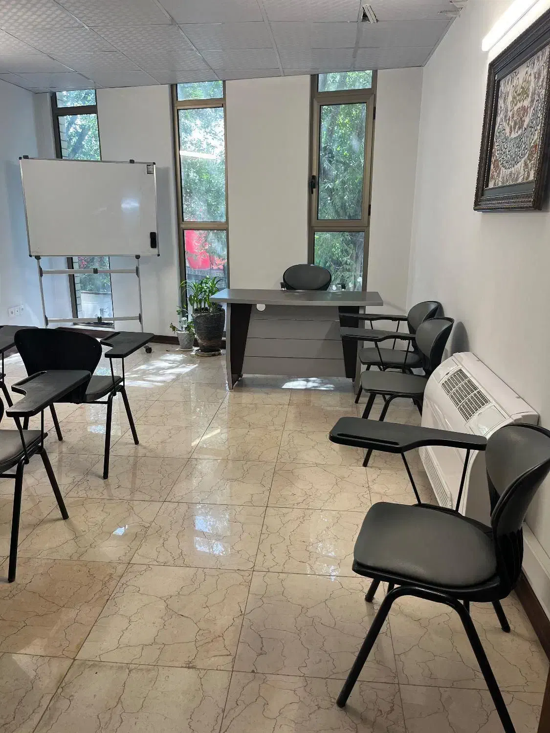 اجاره روزانه و ماهانه فضای آموزشی|اجارهٔ کوتاهمدت دفتر کار و فضای آموزشی|اصفهان, نقش جهان|دیوار