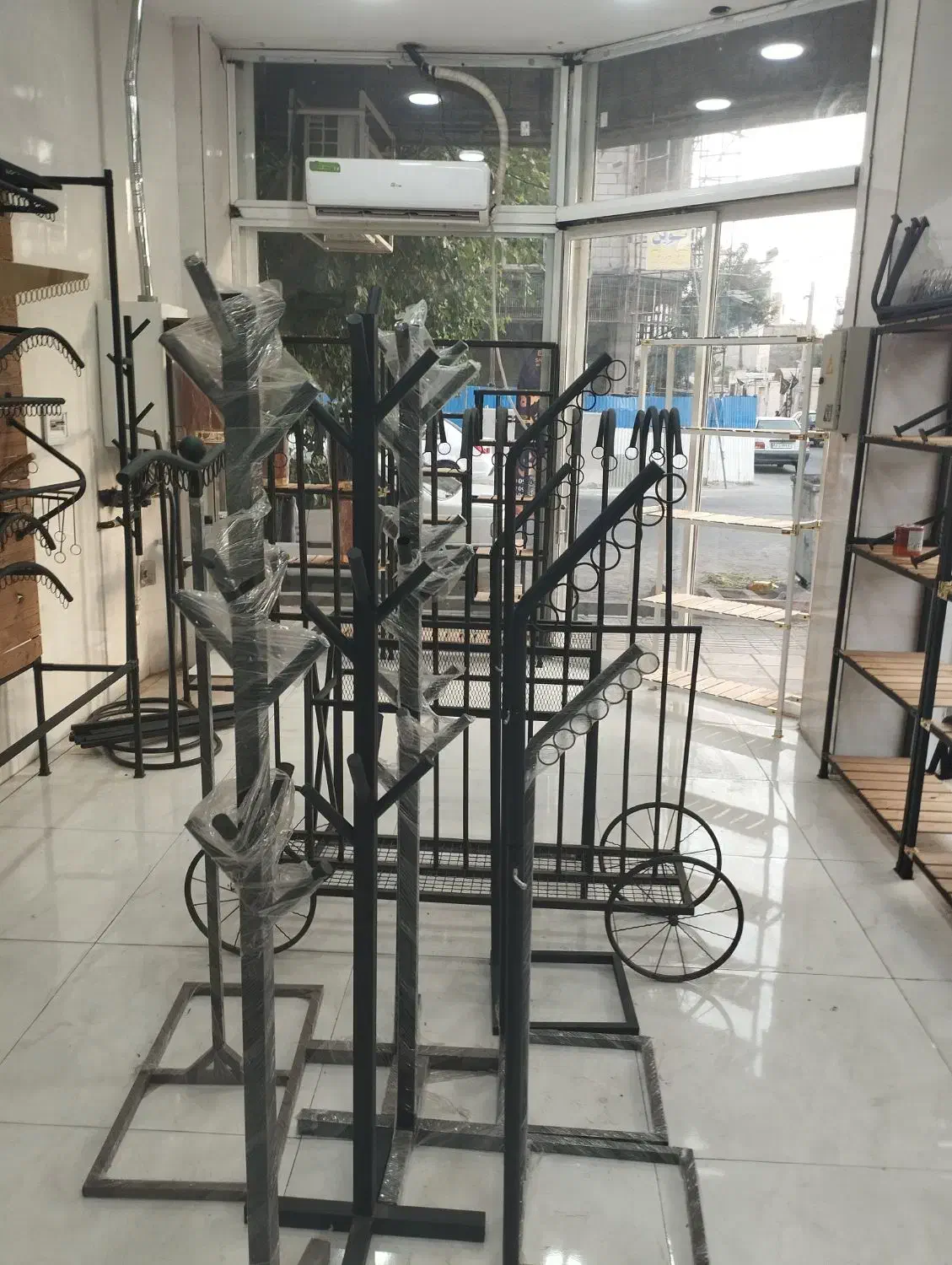 رخت آویز دیواری و ایستاده محکم و بسیار شیک|بندرخت و رختآویز|تهران, شکوفه (عبدل آباد)|دیوار