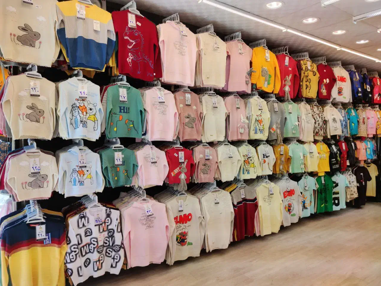 فروشنده پوشاک|استخدام خدمات فروشگاه و رستوران|مشهد, عیدگاه|دیوار