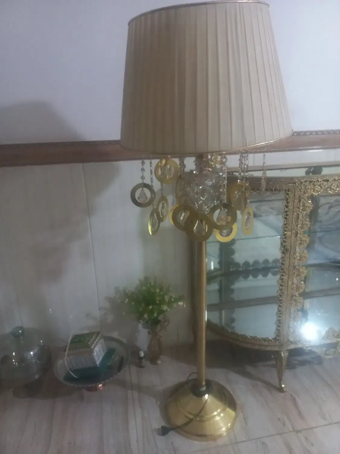 آباژور و گلدان|چراغ خواب و آباژور|بروجرد, |دیوار