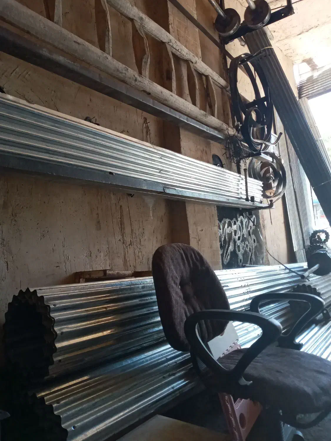 ساخت کرکره نو،،کار کرده تعمیر تعویض فنر|خدمات پیشه و مهارت|کرمانشاه, |دیوار