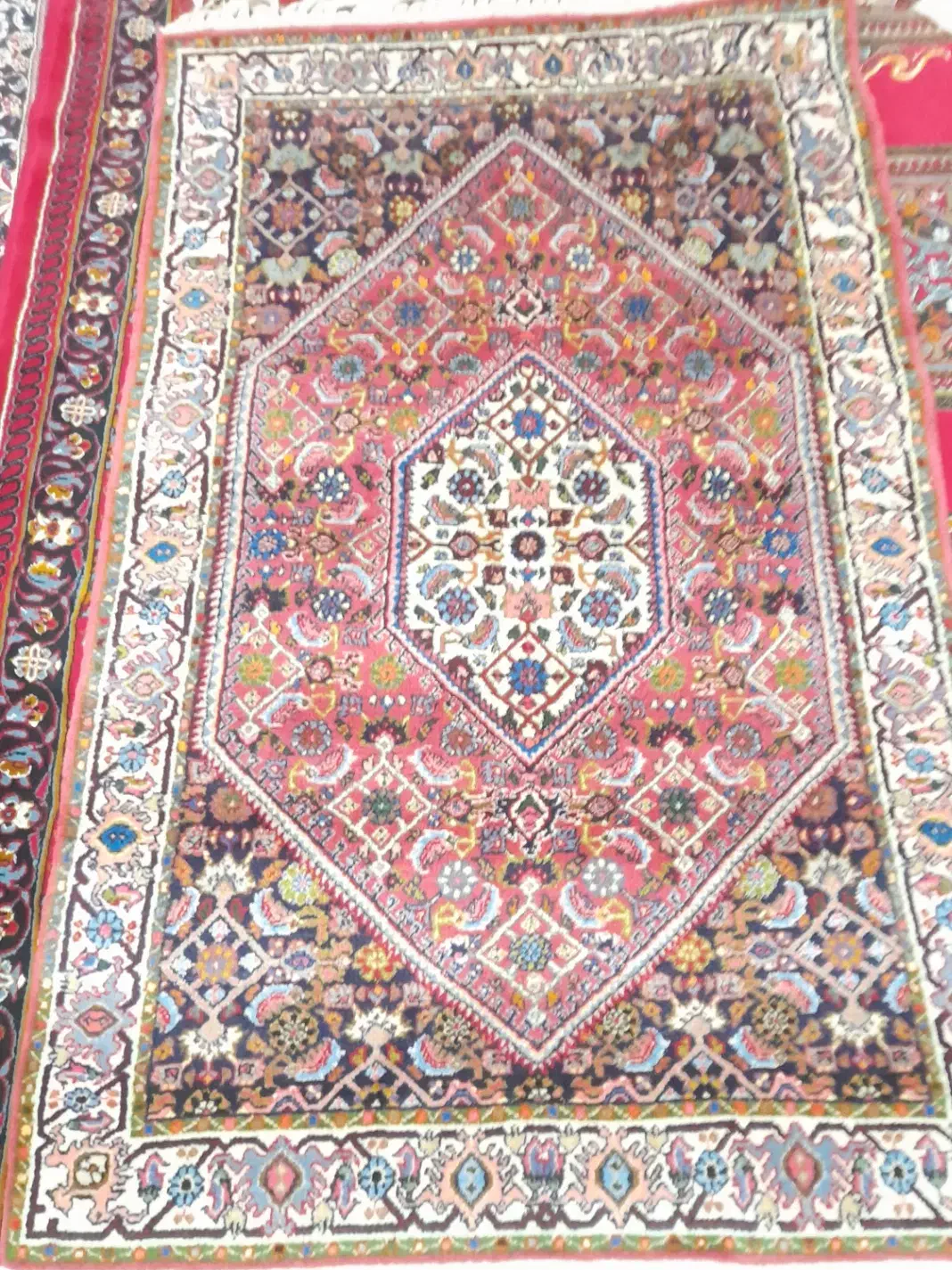 فرش دست بافت. محلی.  با قیمت مناسب..|فرش|سنقر, |دیوار