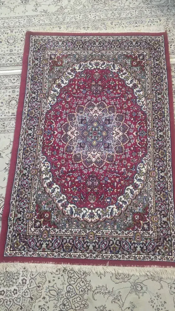 فرش یک در یک و نیم قرمز|فرش|اصفهان, شهید رجایی|دیوار