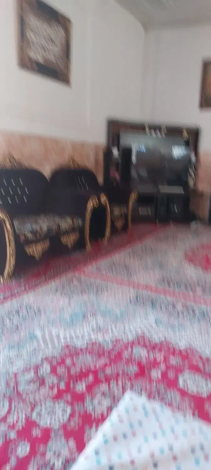 دو دست مبل راحتی پایه دار تمیز وسالم|مبلمان خانگی و میز عسلی|کرمان, |دیوار